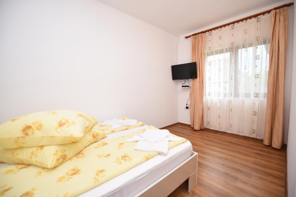Casa Para Hotel Hateg Ngoại thất bức ảnh